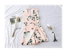 Load image into Gallery viewer, Sleeveless Floral Print Lapel Romper with Sashes
